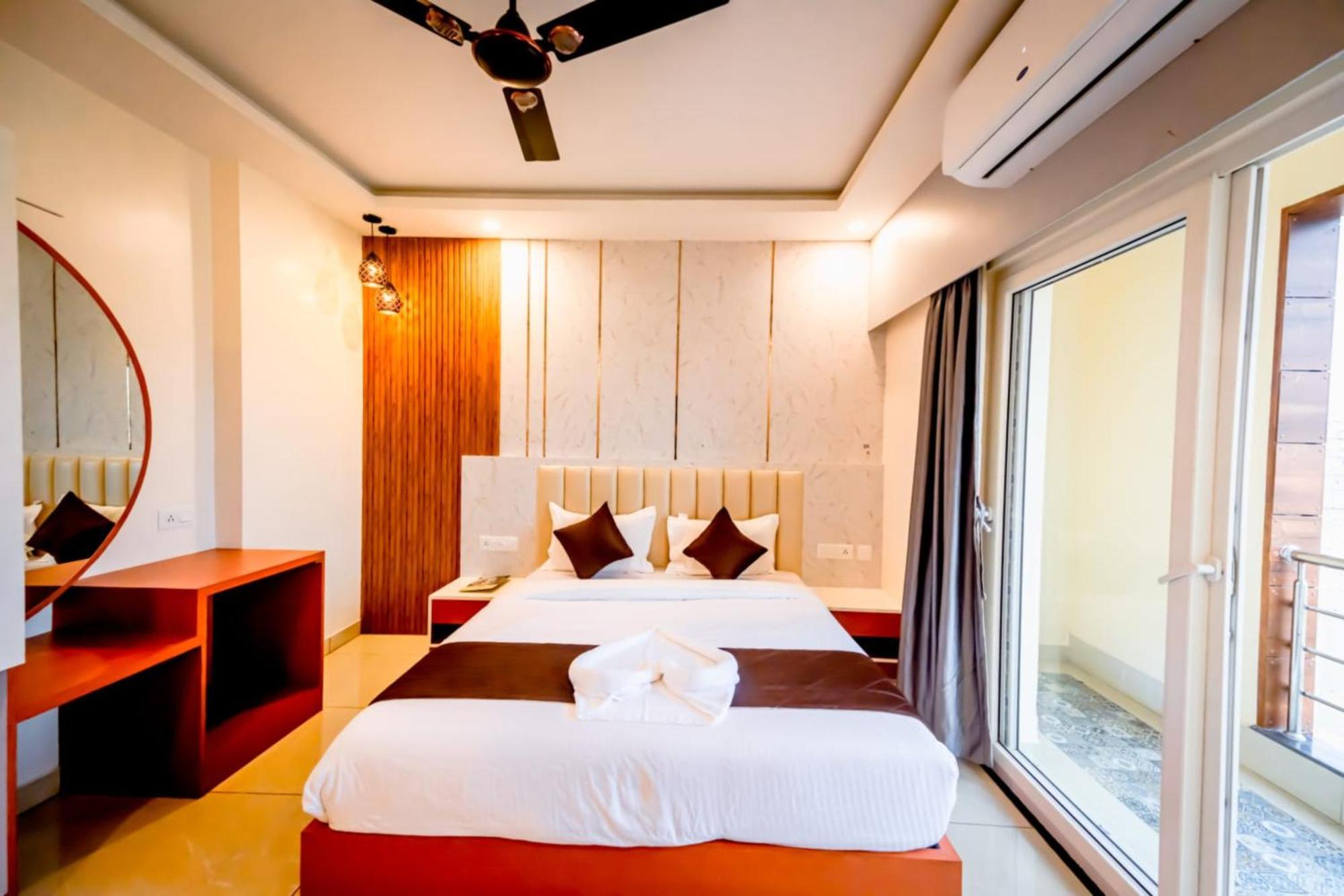 Shree Gajanana - A Luxury Collection Of - Spacious And Decorated With Lift And Parking Facilities - Best In Puri