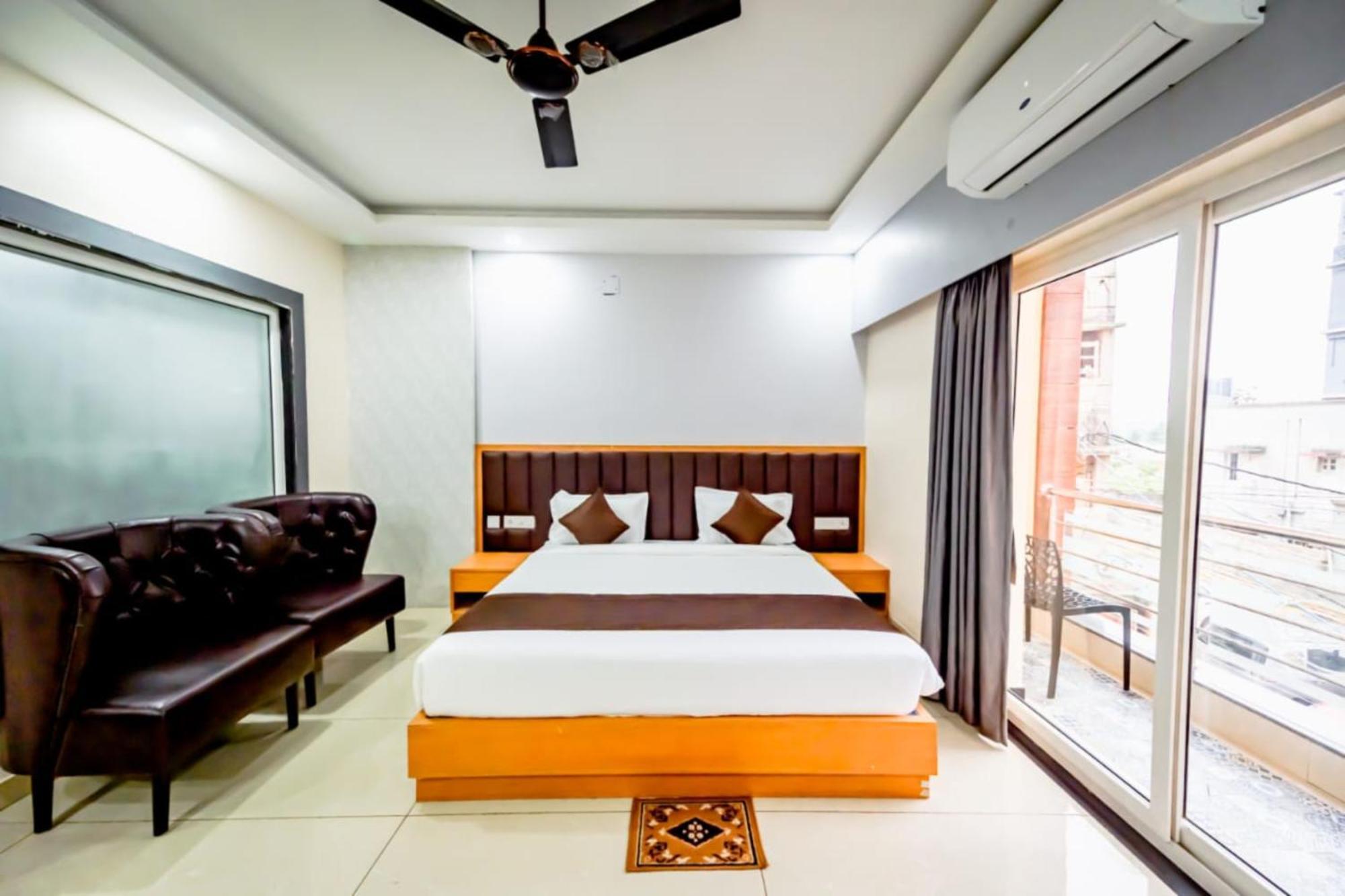 Hotel Shree Gajanana - A Luxury Collection Of - Spacious And Decorated With Lift And Parking Facilities - Best In