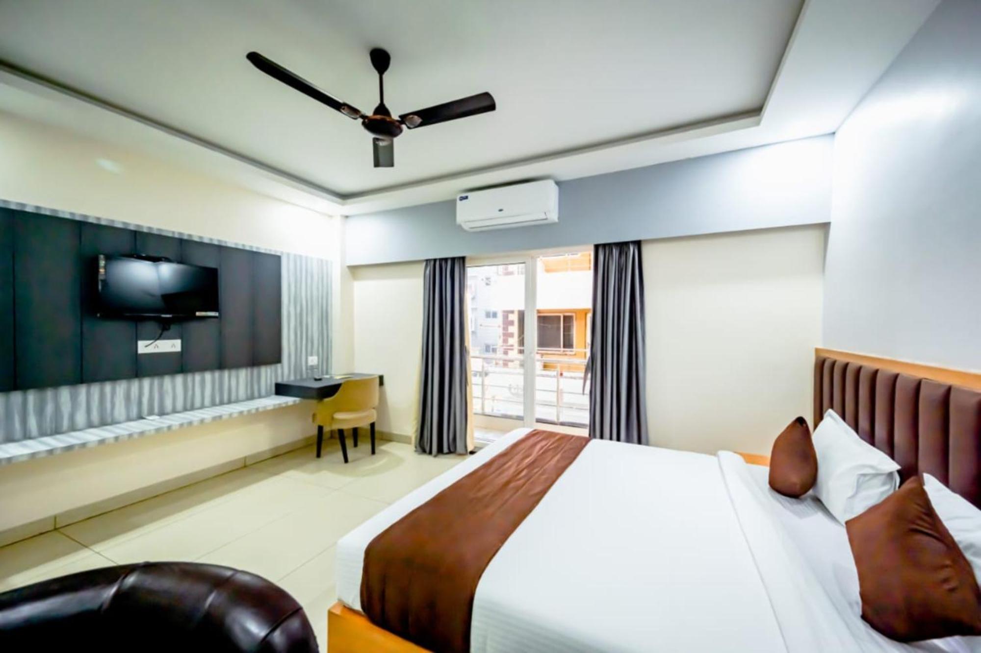 Shree Gajanana - A Luxury Collection Of - Spacious And Decorated With Lift And Parking Facilities - Best In