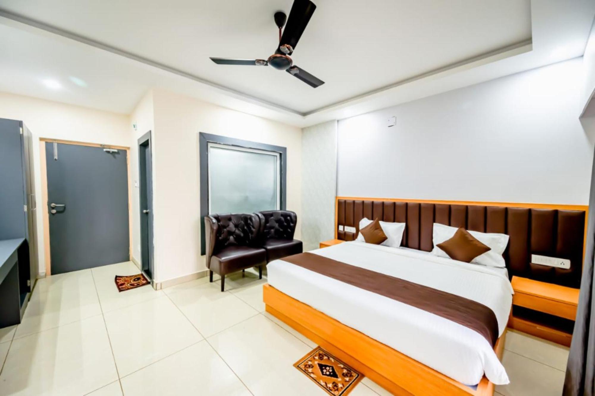 Shree Gajanana - A Luxury Collection Of - Spacious And Decorated With Lift And Parking Facilities - Best In Hotel 4*