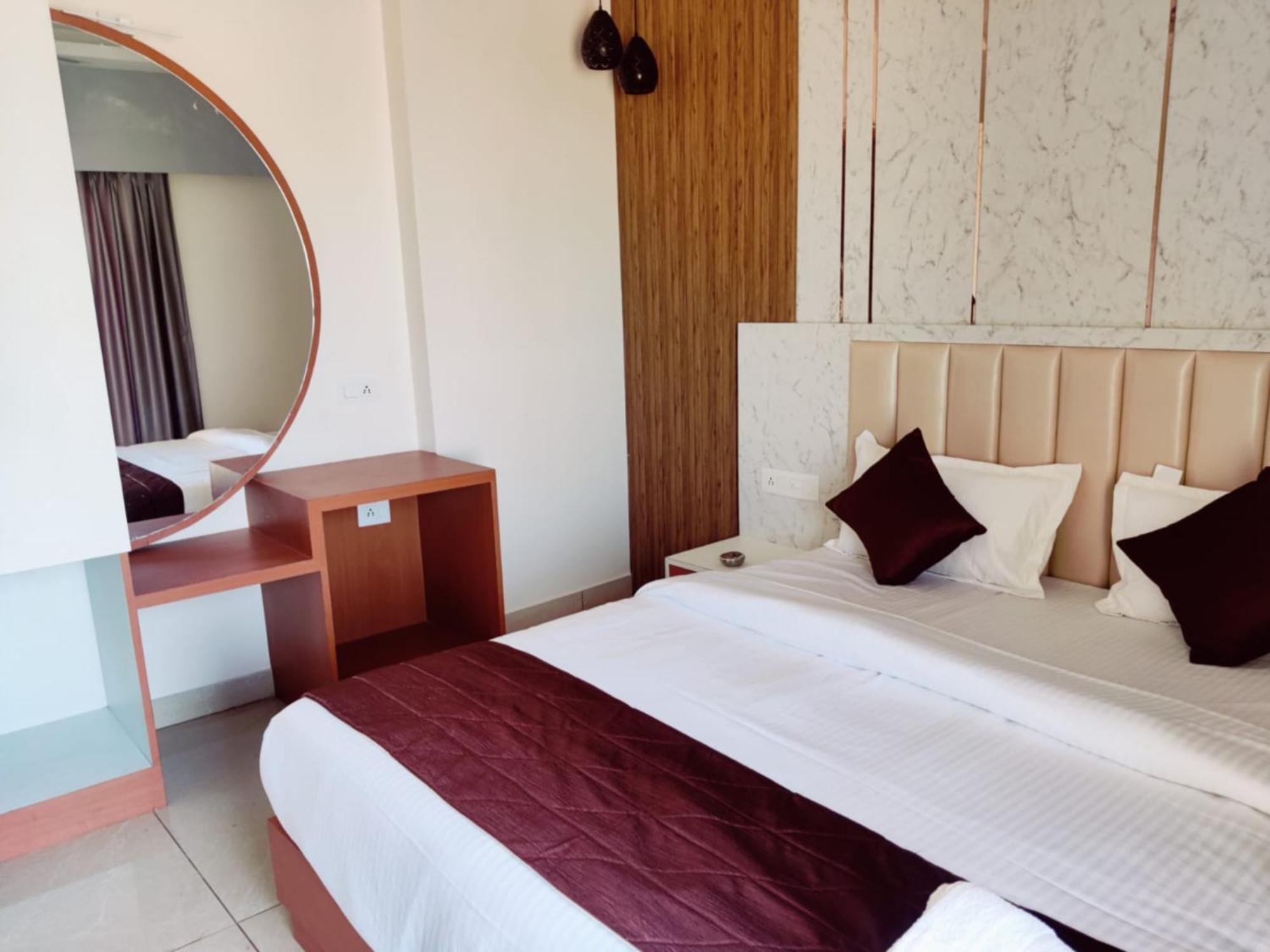 Hotel Shree Gajanana - A Luxury Collection Of - Spacious And Decorated With Lift And Parking Facilities - Best In