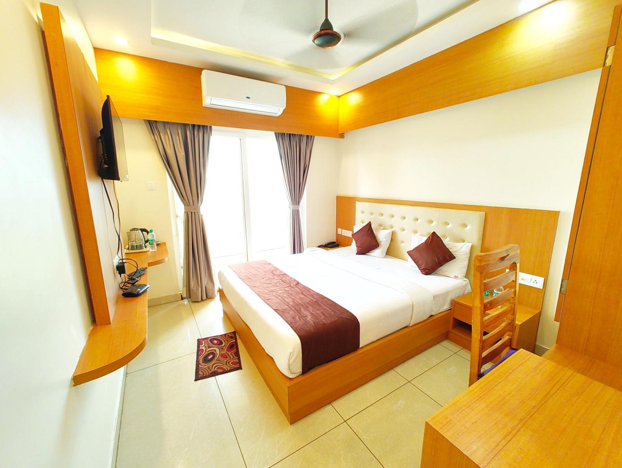 Shree Gajanana - A Luxury Collection Of - Spacious And Decorated With Lift And Parking Facilities - Best In Hotel
