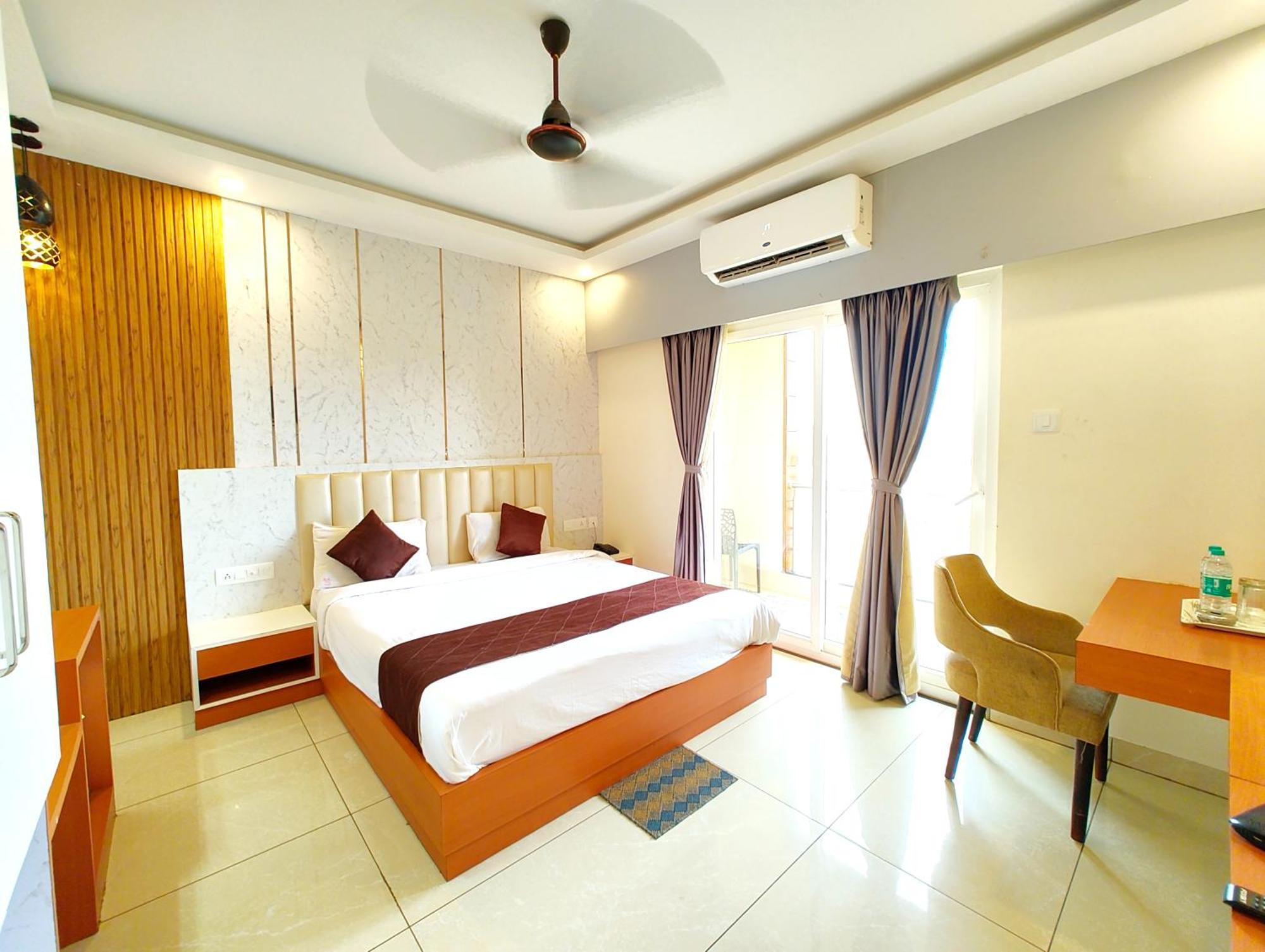 Shree Gajanana - A Luxury Collection Of - Spacious And Decorated With Lift And Parking Facilities - Best In 4*