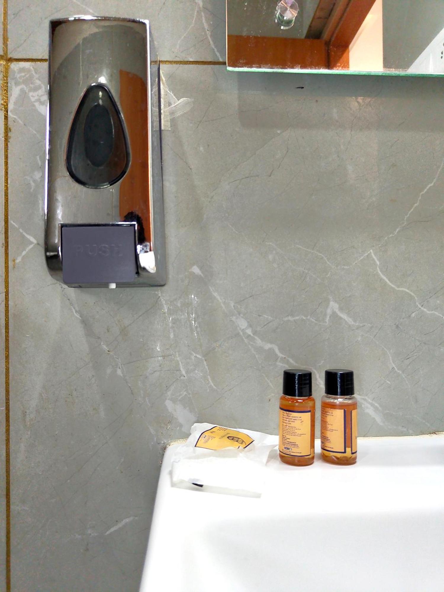 Shree Gajanana - A Luxury Collection Of - Spacious And Decorated With Lift And Parking Facilities - Best In 4* Puri