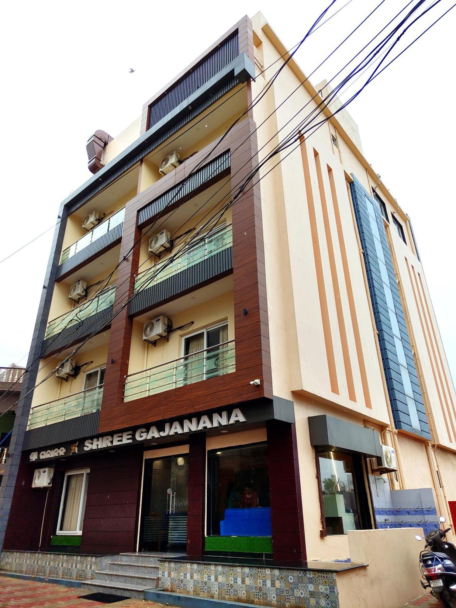 Hotel Shree Gajanana - A Luxury Collection Of - Spacious And Decorated With Lift And Parking Facilities - Best In