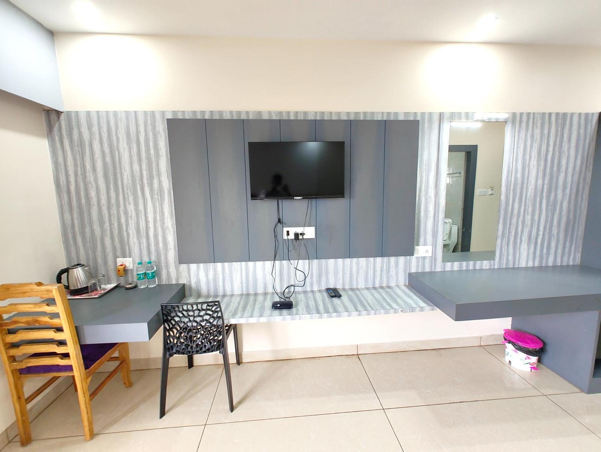 Shree Gajanana - A Luxury Collection Of - Spacious And Decorated With Lift And Parking Facilities - Best In Hotel