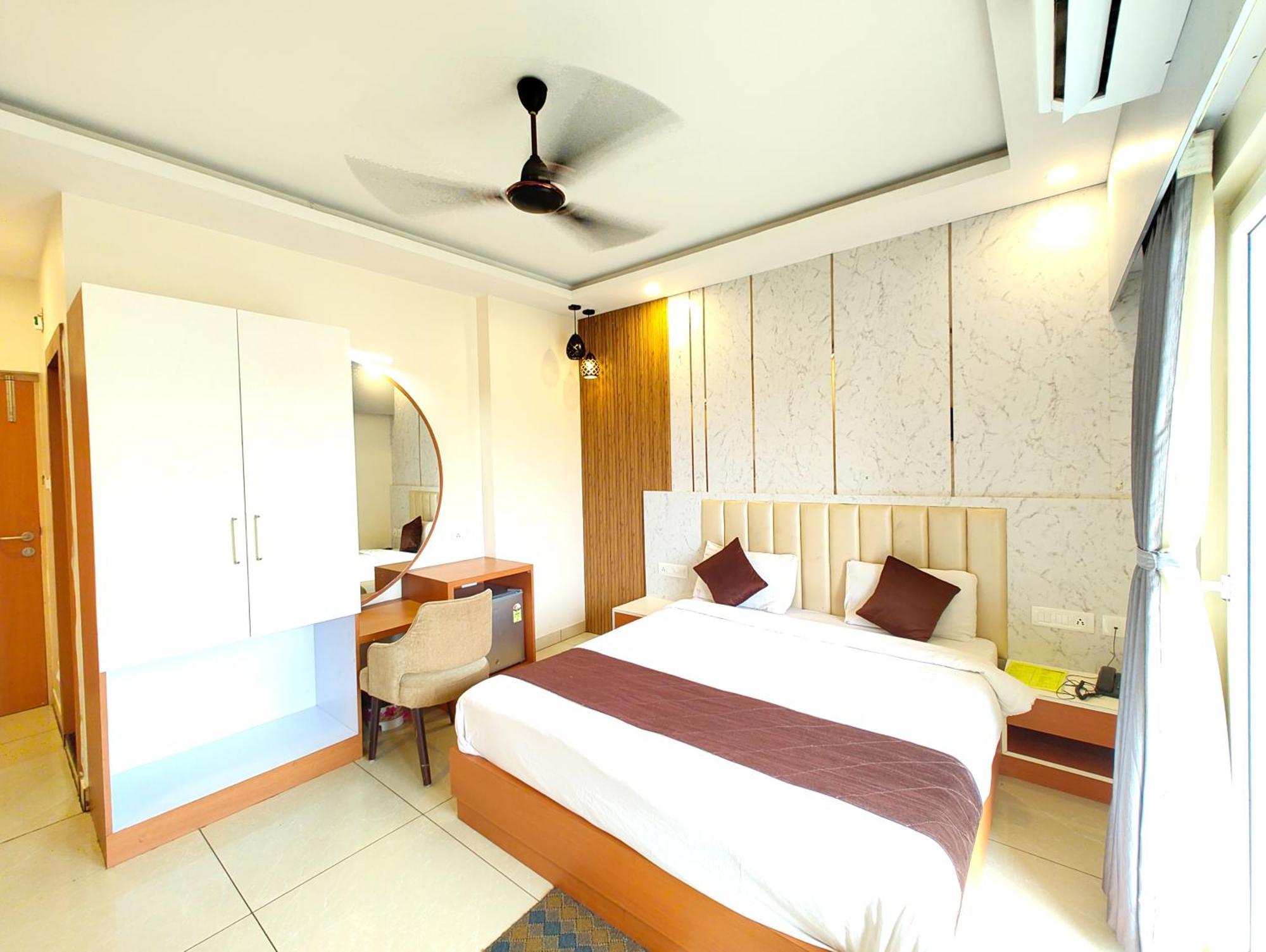 Shree Gajanana - A Luxury Collection Of - Spacious And Decorated With Lift And Parking Facilities - Best In Hotel 4*