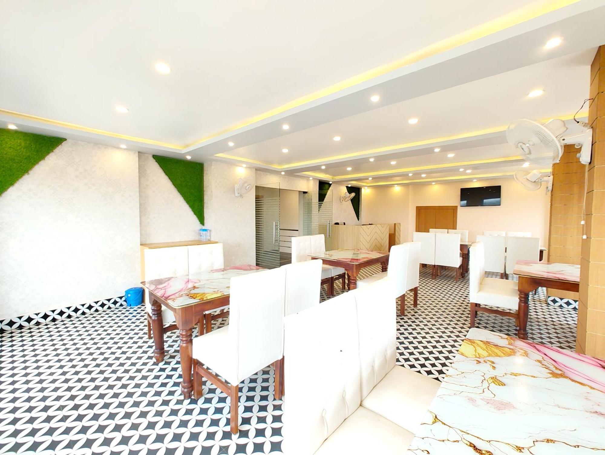 Shree Gajanana - A Luxury Collection Of - Spacious And Decorated With Lift And Parking Facilities - Best In Hotel