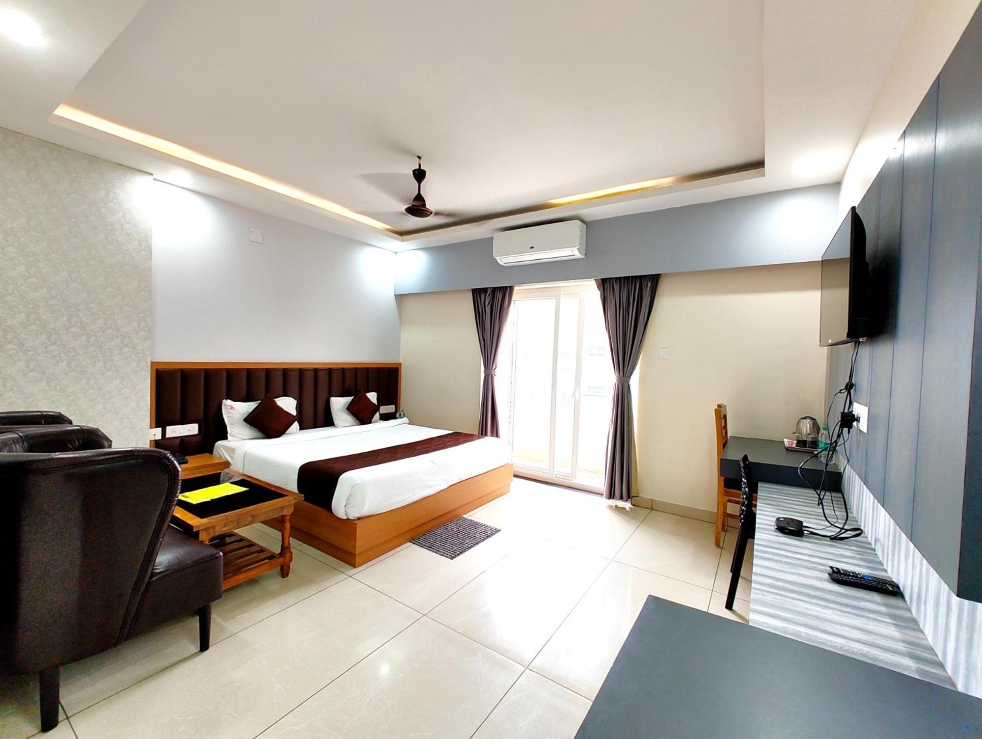 Shree Gajanana - A Luxury Collection Of - Spacious And Decorated With Lift And Parking Facilities - Best In 4*
